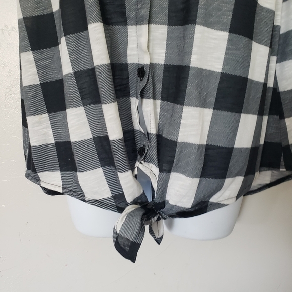 No Boundaries Women's XL Black White Buffalo Plaid Check Cap Sleeve Button Up - Picture 6 of 9